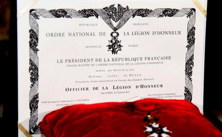 His-highness-amir-congratulates-lulwa-al-mulla-on-french-award-knight-of-the-legion-dYhonneur-1